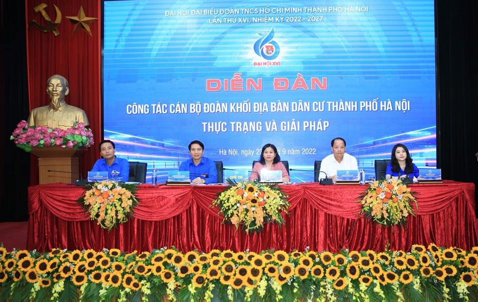 C&aacute;c đại biểu tham dự diễn đ&agrave;n.