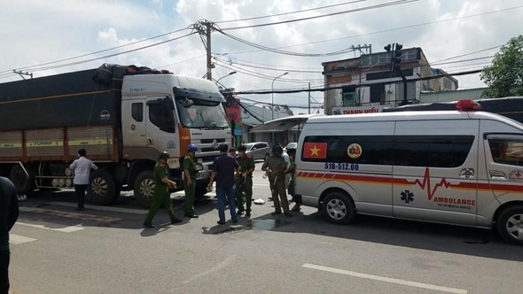 Tai nạn giao thông hôm nay (24/9): Bị xe tải cuốn vào gầm, 1 người chết - Ảnh 1