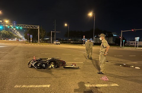 Tai nạn giao thông hôm nay (25/9): Người đàn ông đi xe máy lọt xuống cống - Ảnh 3