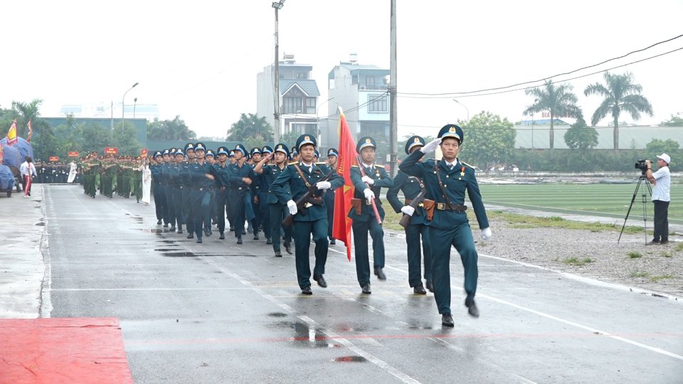 Lực lượng qu&acirc;n đội tham gia diễu h&agrave;nh tại lễ khai mạc