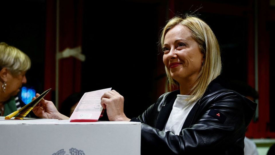 &nbsp;Bả Giorgia Meloni, l&atilde;nh đạo đảng Anh em nước &Yacute;, đi bỏ phiếu trong cuộc tổng tuyển cử Italia tại TP Rome ng&agrave;y 25/9/2022. Ảnh: CNN