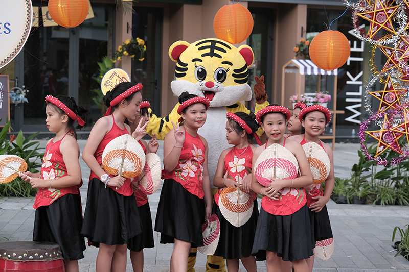 Hàng nghìn trẻ em Phú Quốc tham gia 'Đêm trăng thắp sáng ước mơ' - Ảnh 2