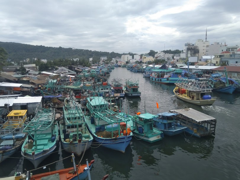 T&agrave;u thuyền tr&ecirc;n địa b&agrave;n TP Ph&uacute; Quốc v&agrave;o nơi neo đậu tr&aacute;nh tr&uacute; b&atilde;o. Ảnh: Hữu Tuấn