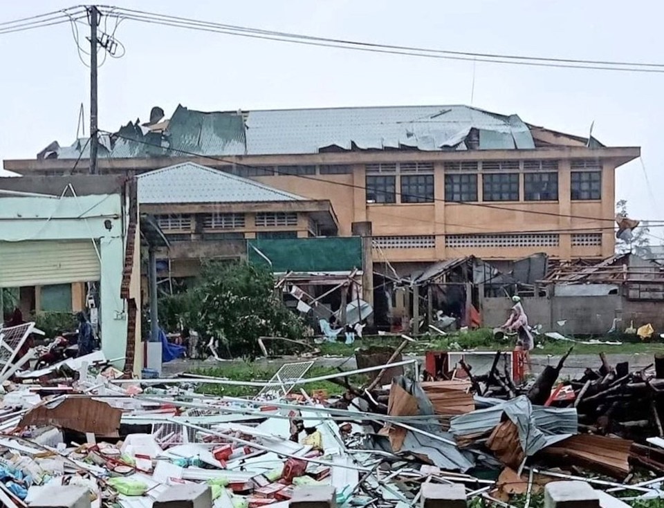 Một c&ocirc;ng tr&igrave;nh tại tỉnh Quảng Trị bị hư hỏng do mưa to, gi&oacute; lớn trong b&atilde;o số 4.