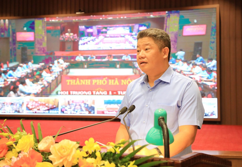 Ph&oacute; Chủ tịch UBND TP Nguyễn Mạnh Quyền&nbsp;ph&aacute;t biểu tại hội nghị