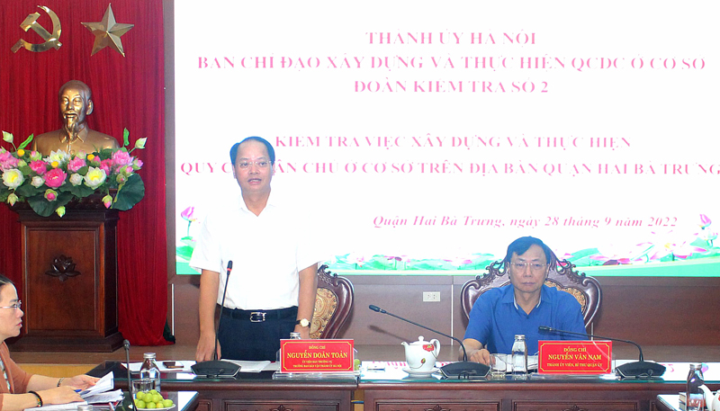 Trưởng ban D&acirc;n vận Th&agrave;nh ủy Nguyễn Do&atilde;n Toản ph&aacute;t biểu kết luận buổi kiểm tra.