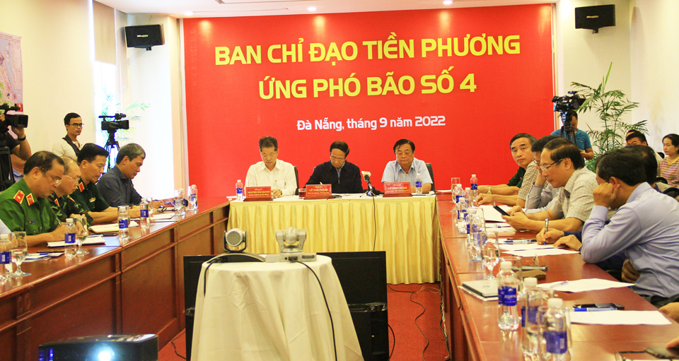 Ph&oacute; Thủ tướng L&ecirc; Văn Th&agrave;nh chủ tr&igrave; cuộc họp tại điểm cầu TP Đ&agrave; Nẵng.