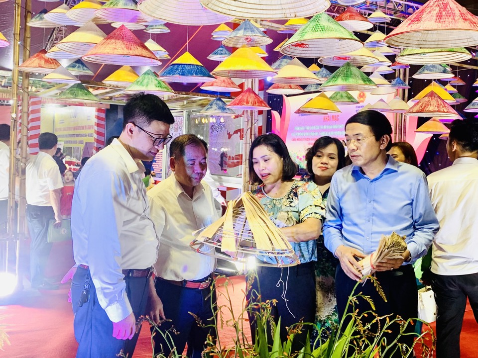 Phong phú tuần hàng tư vấn, giới thiệu sản phẩm OCOP huyện Thanh Trì - Ảnh 2