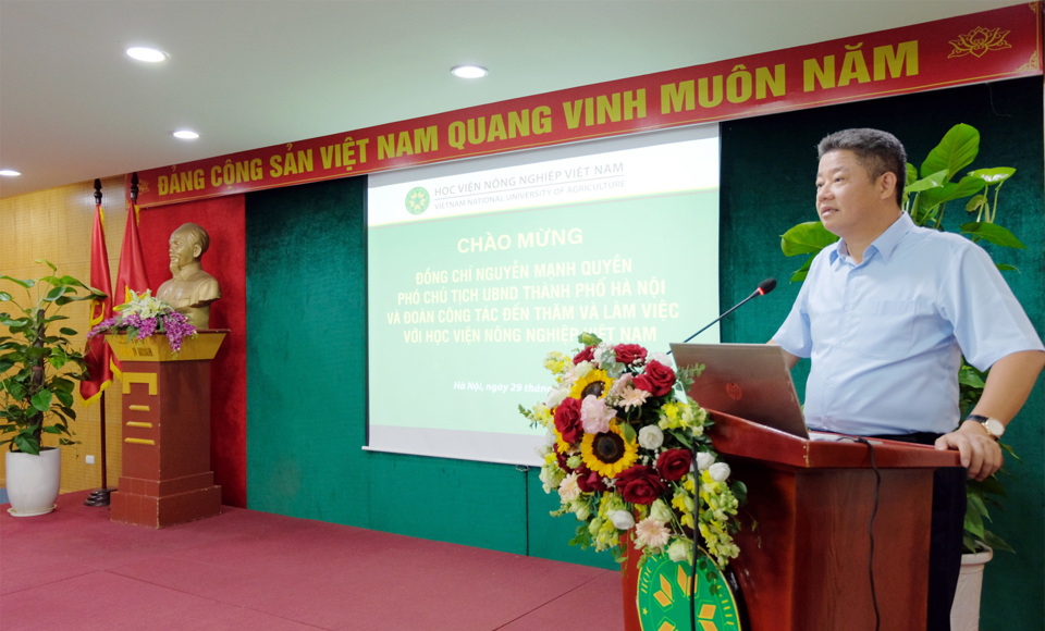 Ph&oacute; Chủ tịch UBND TP H&agrave; Nội Nguyễn Mạnh Quyền ph&aacute;t biểu tại cuộc l&agrave;m việc.
