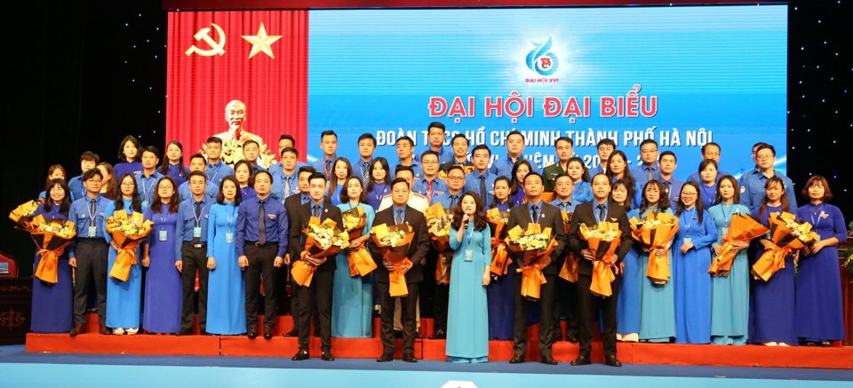 Ban Chấp h&agrave;nh Đo&agrave;n Thanh ni&ecirc;n TP kh&oacute;a mới ra mắt Đại hội.