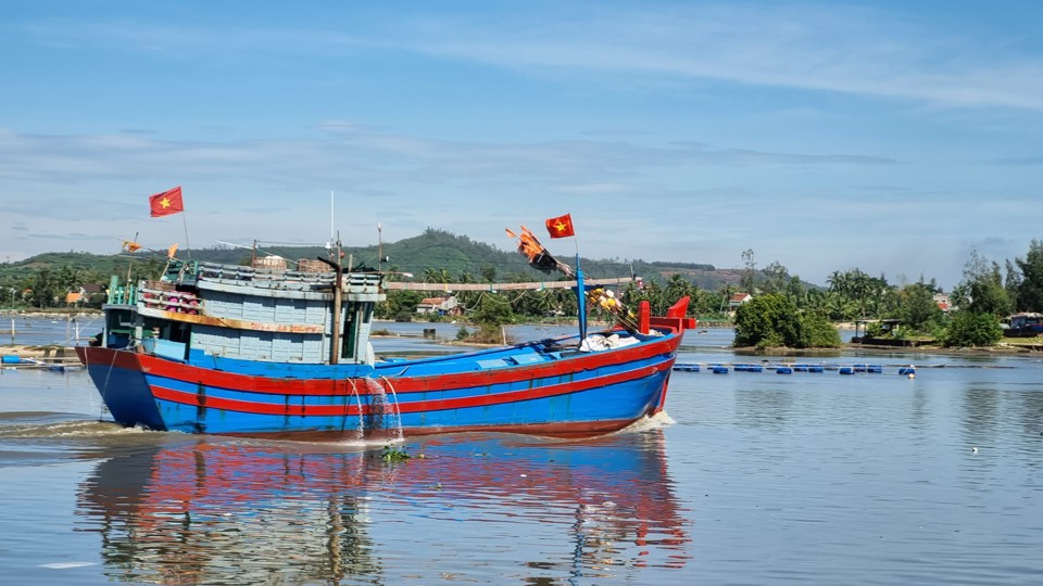 Thời tiết trong những th&aacute;ng cuối năm dự b&aacute;o sẽ c&oacute; nhiều bất lợi cho ngư d&acirc;n khai th&aacute;c tr&ecirc;n biển.