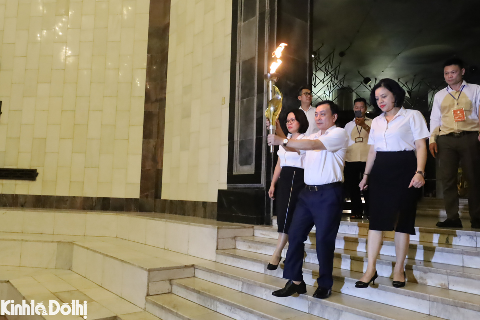 11 VĐV thực hiện lễ xin lửa thắp đuốc Đại hội TDTT Thủ đô năm 2022 - Ảnh 2