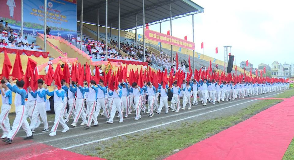 Ph&aacute;t biểu khai mạc Đại hội, Chủ tịch UBND huyện Do&atilde;n Trung Tuấn cho biết những năm qua, Đảng bộ, ch&iacute;nh quyền v&agrave; Nh&acirc;n d&acirc;n Ph&uacute;c Thọ lu&ocirc;n x&aacute;c định ph&aacute;t triển TDTT l&agrave; g&oacute;p phần t&iacute;ch cực thực hiện c&aacute;c nhiệm vụ ph&aacute;t triển kinh tế - x&atilde; hội, an ninh quốc ph&ograve;ng, n&acirc;ng cao sức khoẻ, r&egrave;n luyện &yacute; ch&iacute;, gi&aacute;o dục đạo đức, nh&acirc;n c&aacute;ch, lối sống, n&acirc;ng cao đời sống văn ho&aacute; tinh thần cho c&aacute;c tầng lớp Nh&acirc;n d&acirc;n, đặc biệt l&agrave; quan t&acirc;m, chăm lo, bồi dưỡng v&agrave; ch&uacute; trọng đ&agrave;o tạo thế hệ trẻ.