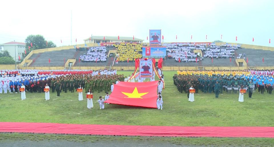 &ldquo;Huyện Ph&uacute;c Thọ đ&atilde; c&oacute; nhiều chủ trương, ch&iacute;nh s&aacute;ch nhằm th&uacute;c đẩy, ph&aacute;t triển phong tr&agrave;o TDTT, ph&aacute;t huy t&aacute;c dụng t&iacute;ch cực của sự nghiệp TDTT trong việc n&acirc;ng cao sức khỏe, l&agrave;m phong ph&uacute; đời sống văn h&oacute;a tinh thần, x&acirc;y dựng lối sống l&agrave;nh mạnh của nh&acirc;n d&acirc;n, đẩy l&ugrave;i c&aacute;c tệ nạn x&atilde; hội&rdquo; &ndash; Chủ tịch UBND huyện Ph&uacute;c Thọ Do&atilde;n Trung Tuấn nhấn mạnh.