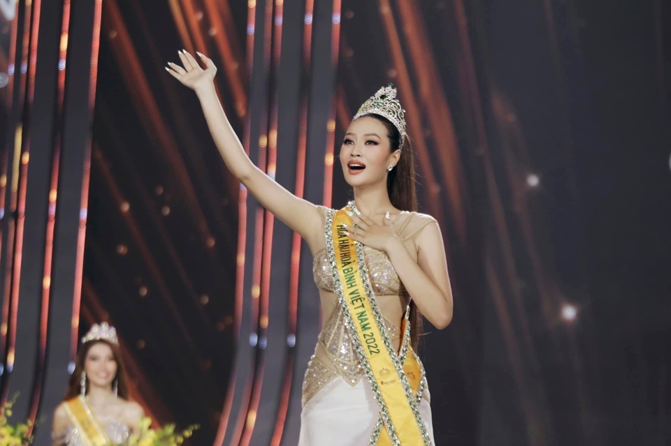 Vì sao Đoàn Thiên Ân đăng quang Hoa hậu Hòa bình Việt Nam 2022? - Ảnh 3