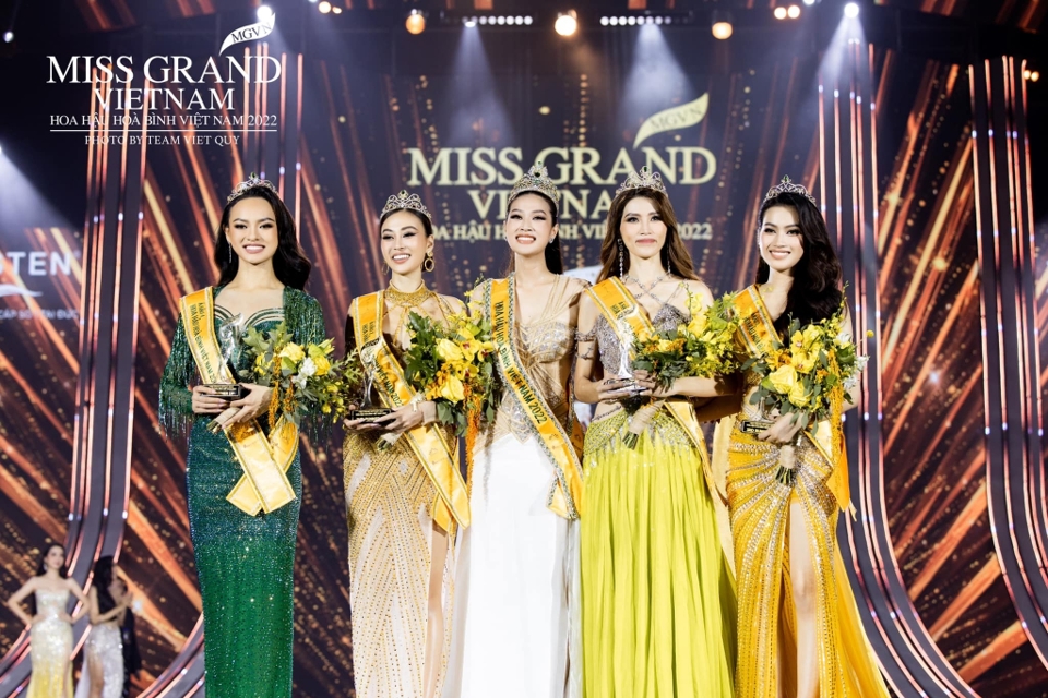 Vì sao Đoàn Thiên Ân đăng quang Hoa hậu Hòa bình Việt Nam 2022? - Ảnh 1