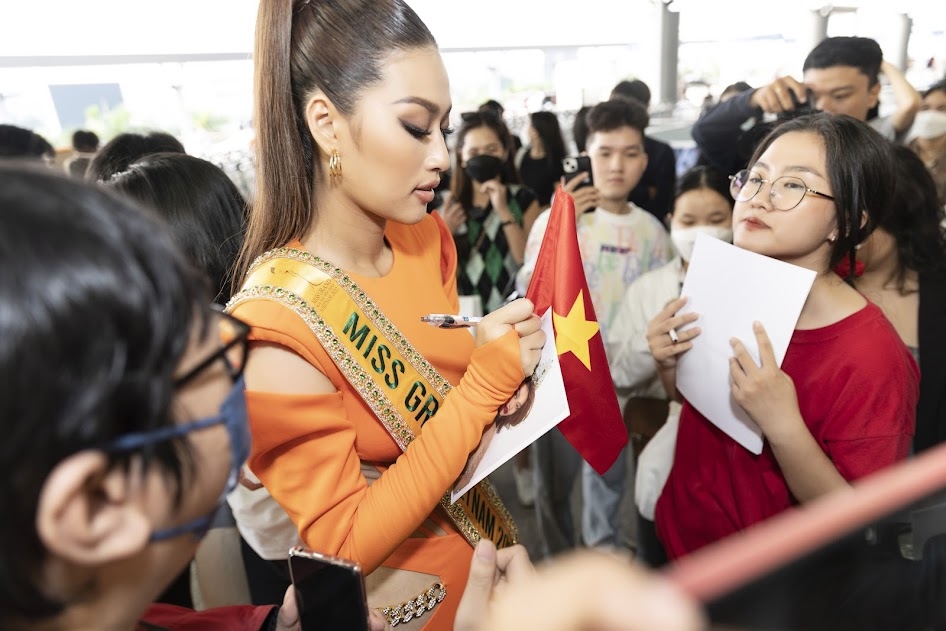 S&aacute;ng sớm 4/10/2022, n&agrave;ng hậu ch&iacute;nh thức l&ecirc;n đường nhập cuộc với c&aacute;c th&iacute; sinh đến từ c&aacute;c nước kh&aacute;c tr&ecirc;n thế giới.