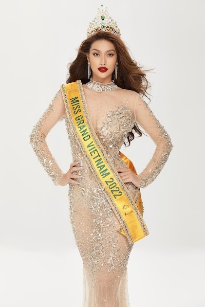 Trước khi l&ecirc;n đường sang Indonesia để tham dự đấu trường nhan sắc quốc tế Miss Grand International 2022, Hoa hậu Thi&ecirc;n &Acirc;n đ&atilde; tung bộ ảnh profile cực kỳ chất lượng khiến người h&acirc;m mộ kh&ocirc;ng khỏi trầm trồ về nhan sắc cực phẩm của n&agrave;ng hậu.