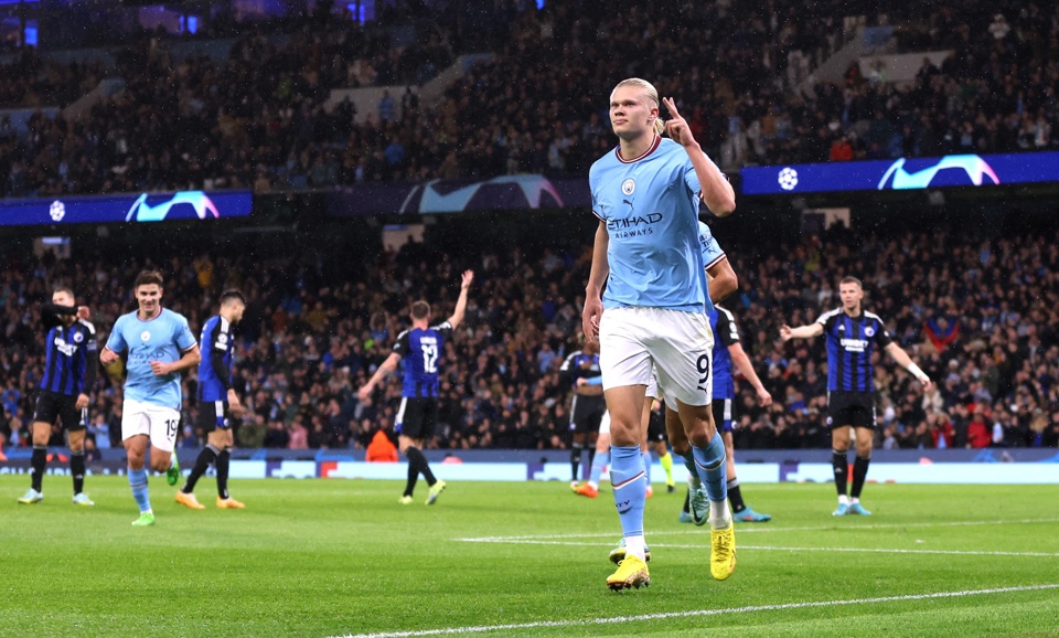 Erling Haaland rực s&aacute;ng với 2 b&agrave;n thắng gi&uacute;p&nbsp;Manchester City giữ vững vị tr&iacute; đầu bảng.