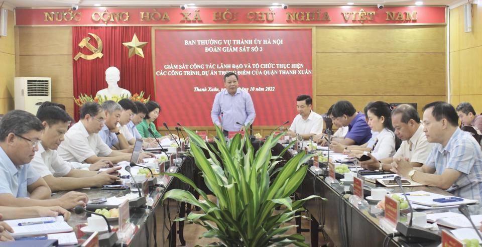 Phó Bí thư Thành ủy Nguyễn Văn Phong phát biểu tại buổi giám sát. Ảnh: Hồng Thái