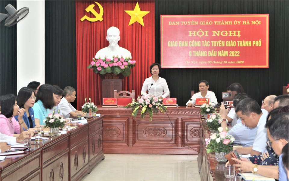 Trưởng Ban Tuy&ecirc;n gi&aacute;o Th&agrave;nh ủy B&ugrave;i Huyền Mai ph&aacute;t biểu tại hội nghị.