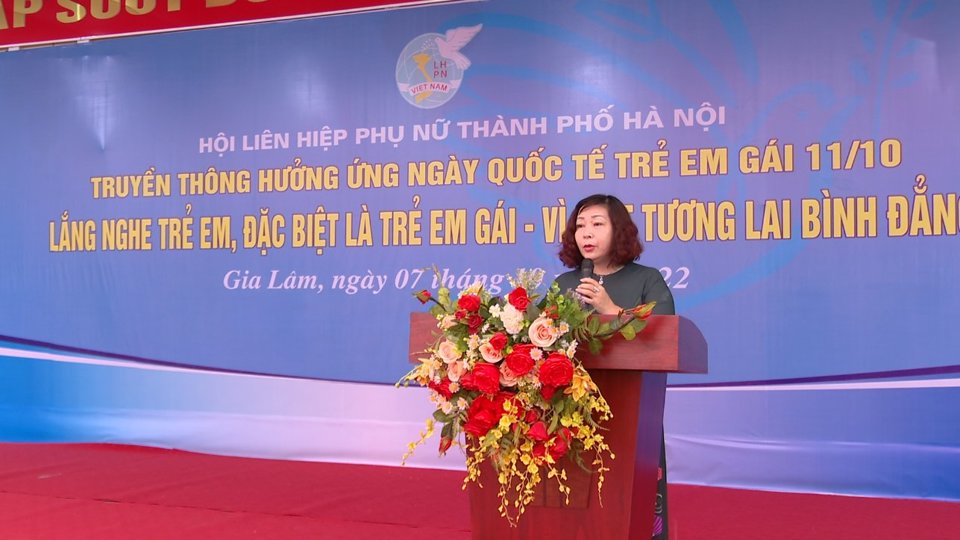 Ph&oacute; Chủ tịch Hội LHPN H&agrave; Nội L&ecirc; Thị Thi&ecirc;n Hương ph&aacute;t biểu tại chương tr&igrave;nh.