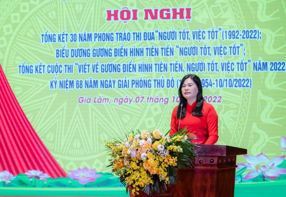 Chủ tịch UBND huyện Gia L&acirc;m Đặng Thị Huyền ph&aacute;t biểu tại buổi lễ