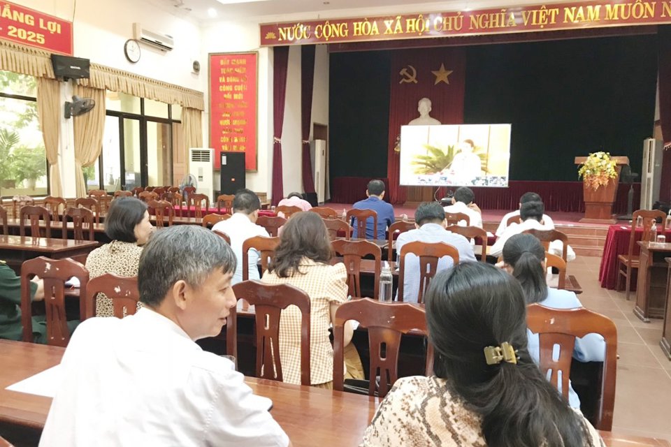 Đại biểu tham dự Hội nghị tại điểm cầu huyện Thường T&iacute;n