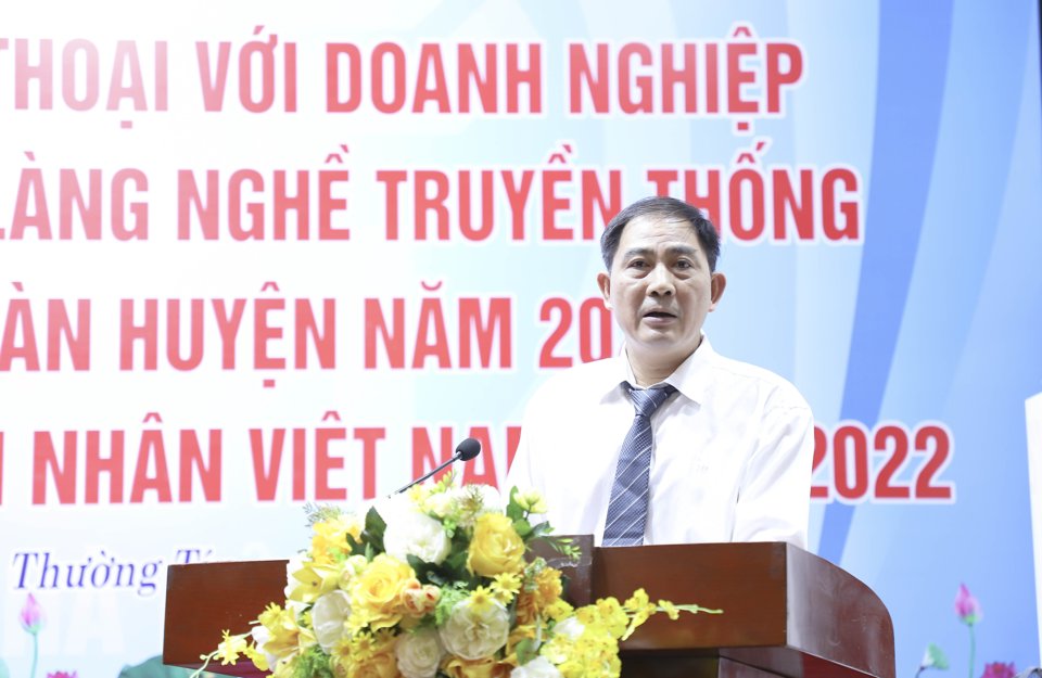 Chủ tịch UBND huyện Thường T&iacute;n Nguyễn Xu&acirc;n Minh ph&aacute;t biểu tại buổi đối thoại