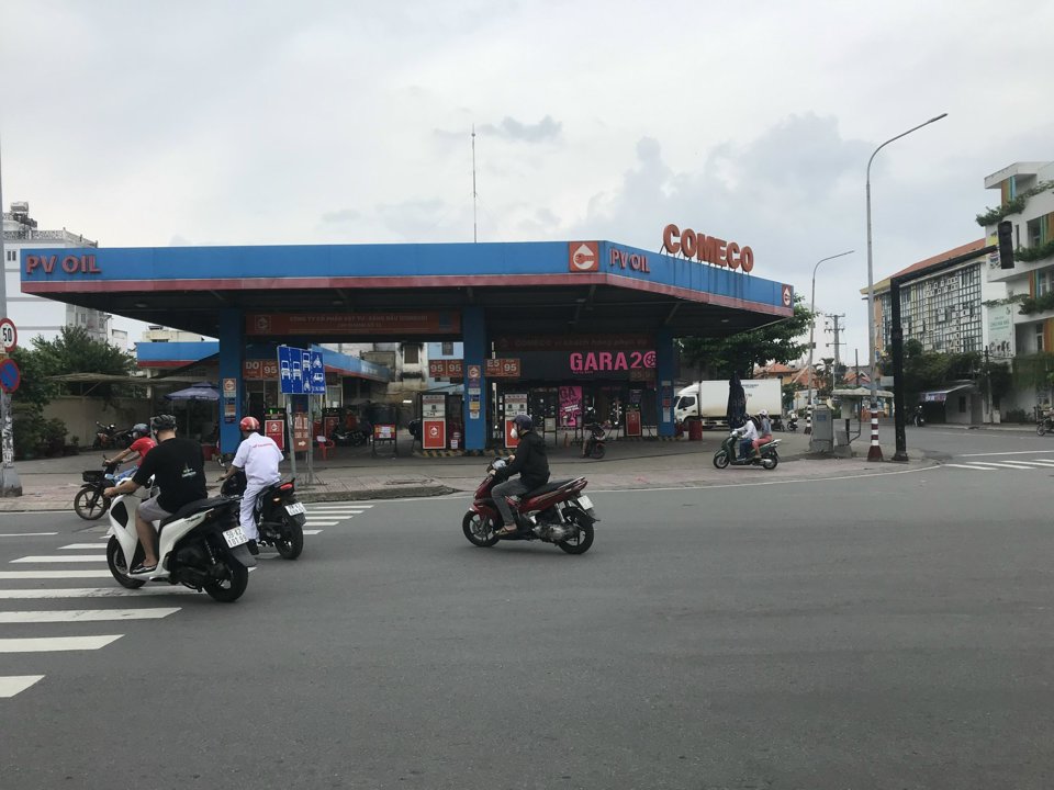 Chi nh&aacute;nh xăng dầu số 12 của COMECO, ở địa chỉ 28 Kinh Dương Vương (phường 13, quận 6) ngừng b&aacute;n xăng.