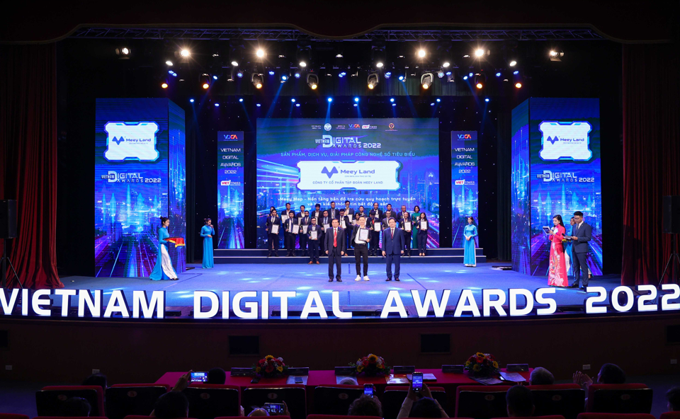 Meey Map được vinh danh tại Lễ trao Giải thưởng Chuyển đổi số Việt Nam &ndash; Vietnam Digital Awards năm 2022 (VDA 2022), hạng mục &ldquo;Sản phẩm, Dịch vụ, Giải ph&aacute;p Chuyển đổi số ti&ecirc;u biểu&rdquo;.