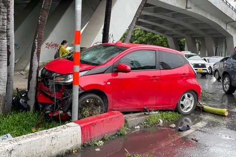 Tai nạn giao thông hôm nay (10/10): Tàu khách tông ô tô tải ở đường ngang - Ảnh 2