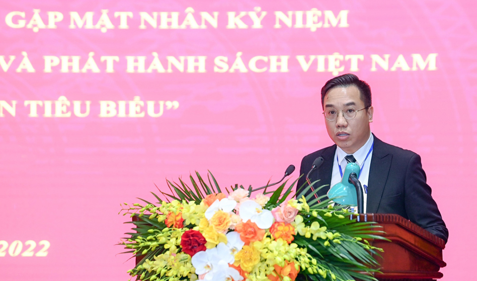 Ph&oacute; Chủ tịch Hội Xuất bản Việt Nam Nguyễn Nguy&ecirc;n ph&aacute;t biểu tại cuộc gặp mặt.