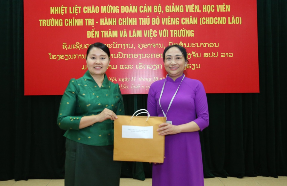 Trường Đào tạo cán bộ Lê Hồng Phong trao đổi, hợp tác với Trường Chính trị - Hành chính Thủ đô Viêng Chăn - Ảnh 3