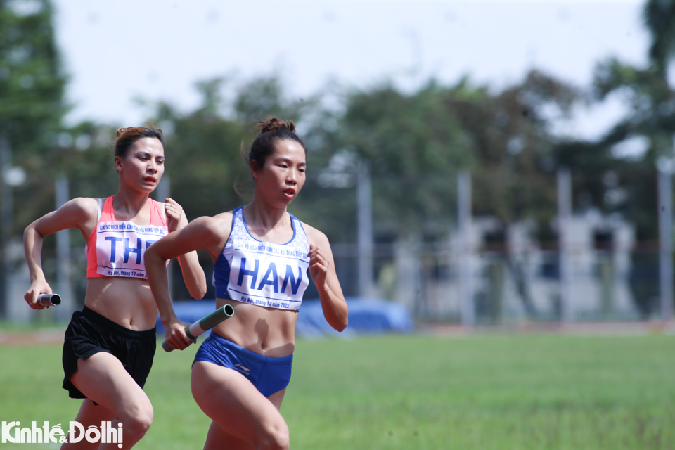 Hà Nội giành HCV nội dung 4x400m nữ - Ảnh 7