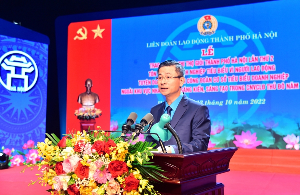 Chủ tịch LĐLĐ TP Nguyễn Phi Thường ph&aacute;t biểu tại buổi lễ