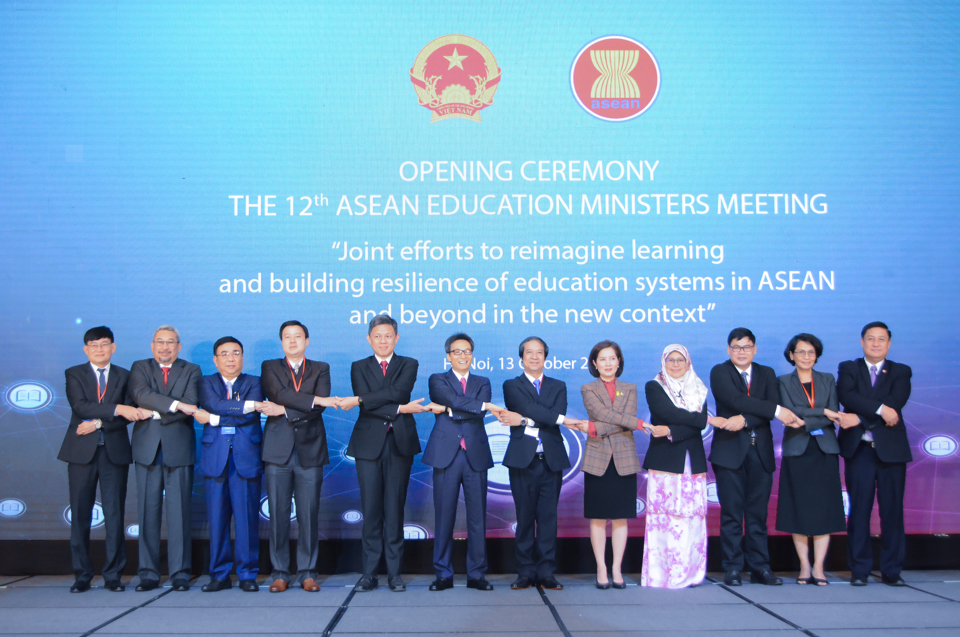 Phó Thủ tướng Chính phủ Vũ Đức Đam, Bộ trưởng Bộ GD&ĐT Nguyễn Kim Sơn cùng Bộ trưởng Giáo dục, đại diện phụ trách Giáo dục của các nước thành viên trong ASEAN