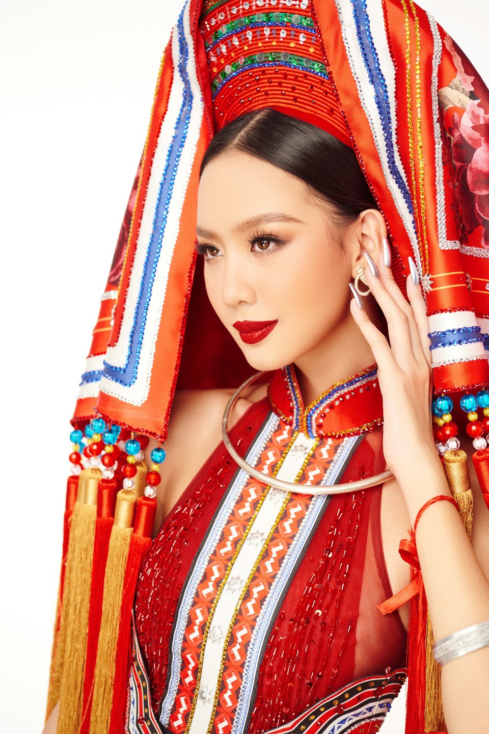Bảo Ngọc gặp sự cố với bộ váy cồng kềnh nhất Miss Intercontinental 2022 - Ảnh 4