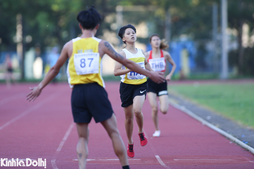 Với th&agrave;nh t&iacute;ch 17 ph&uacute;t 52 gi&acirc;y 3, đội H&agrave; Tĩnh đ&atilde; đ&aacute;nh bại Th&aacute;i B&igrave;nh v&agrave; Bắc Giang để gi&agrave;nh HCV.