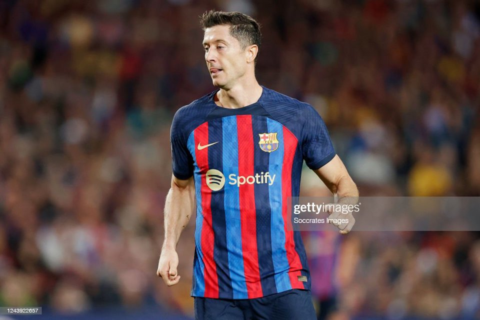 Robert Lewandowski gi&uacute;p Barcelona c&oacute; trận h&ograve;a 3-3 chật vật trước Inter Milan.