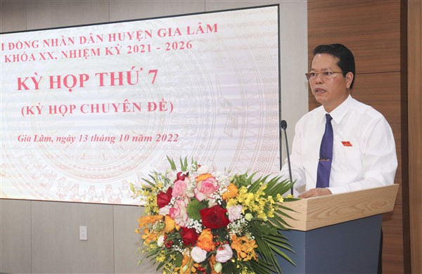 Ph&oacute; Chủ tịch HĐND huyện Gia L&acirc;m Nguyễn Khắc Định ph&aacute;t biểu khai mạc Kỳ họp
