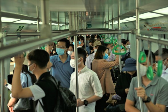 Hàng chục nghìn người sử dụng tàu điện Cát Linh – Hà Đông mỗi ngày - Ảnh 3