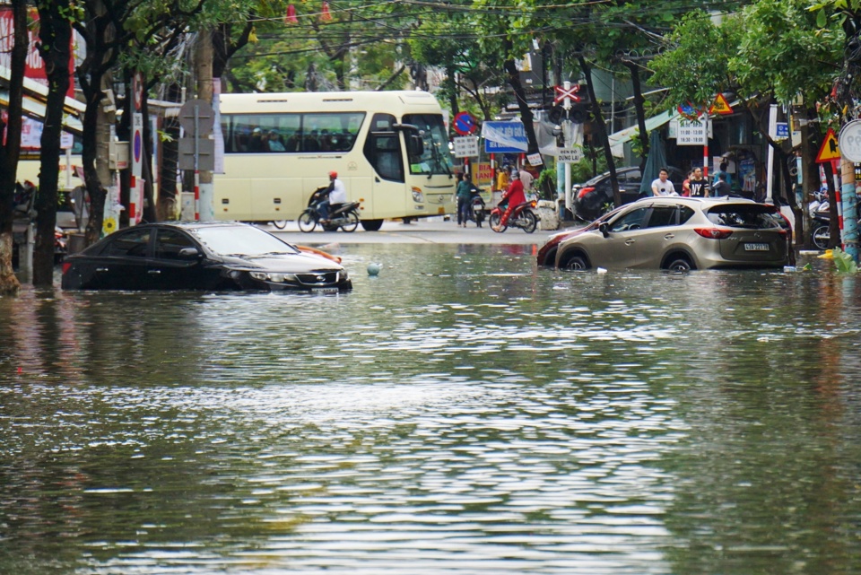 Một khu vực d&acirc;n cư tại TP Đ&agrave; Nẵng bị ngập nước. Ảnh: Huy Đạt.
