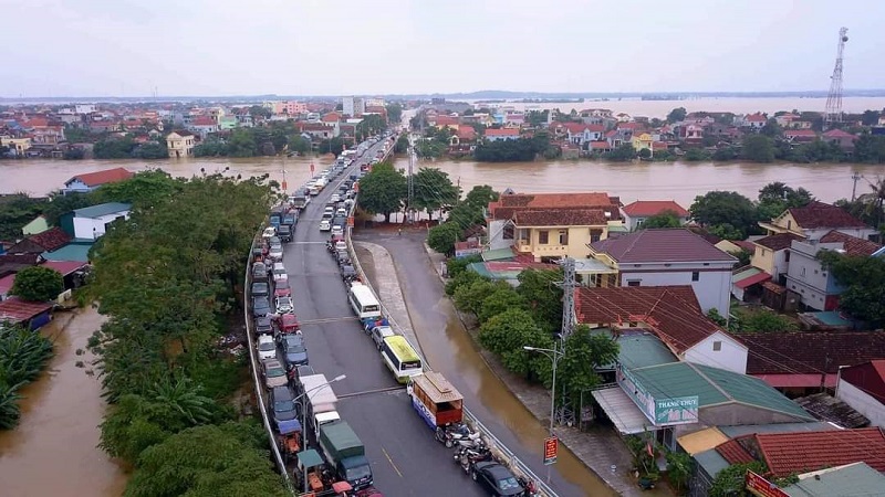 Nhiều tuyến đường ch&iacute;nh bị &aacute;ch tắc giao th&ocirc;ng