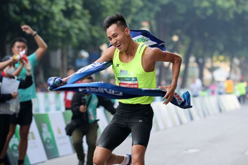 Hàng loạt kỷ lục mới được thiết lập tại VPBank Hanoi Marathon 2022 - Ảnh 2