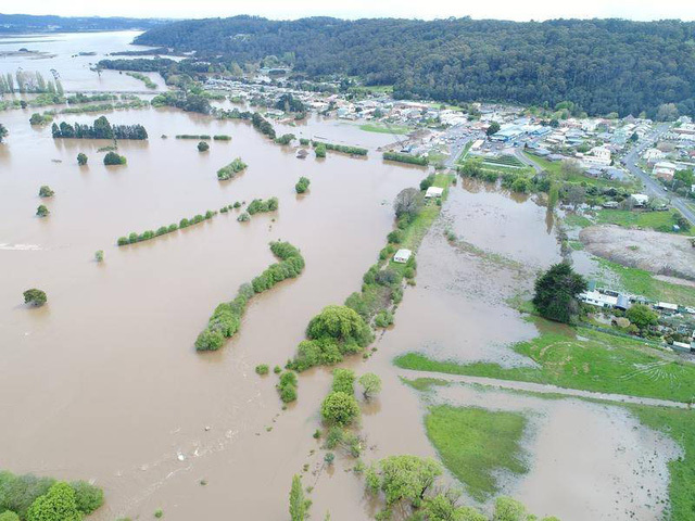 V&ugrave;ng T&acirc;y Bắc v&agrave; Bắc Tasmania trong lũ lụt sau những trận mưa lớn kỷ lục. Ảnh: The Canberra Times