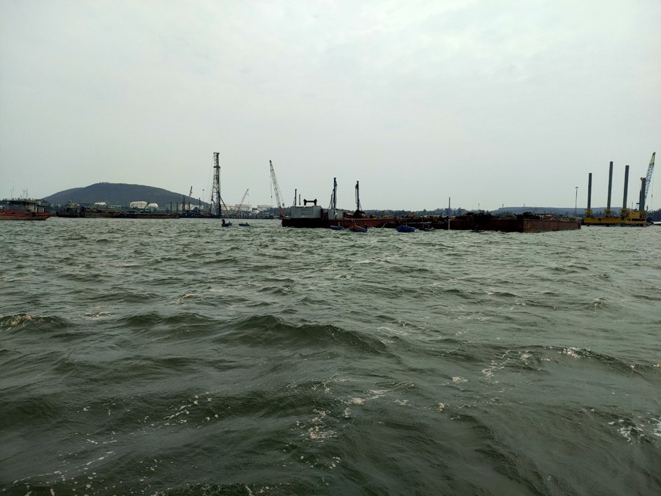 Ngư d&acirc;n gặp nạn khi khai th&aacute;c hải sản tại&nbsp;v&ugrave;ng cảng biển Dung Quất.