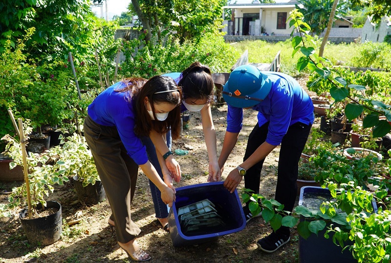 Ra qu&acirc;n vệ sinh m&ocirc;i trường, tuy&ecirc;n truyền ph&ograve;ng chống dịch sốt xuất huyết