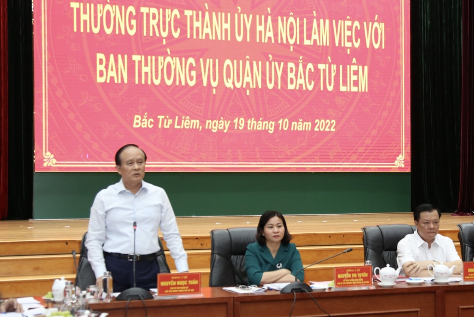 Chủ tịch HĐND TP Nguyễn Ngọc Tuấn phát biểu tại cuộc làm việc