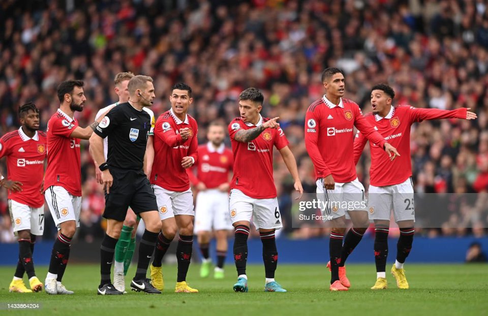 Li&ecirc;n đo&agrave;n b&oacute;ng đ&aacute; Anh (FA) phạt Manchester United sau v&ograve;ng 11.